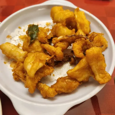 Srikandi 인도네시아 황금 깐풍기 정식