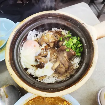 영양 닭고기 솥밥 (반숙 계란·송이버섯)