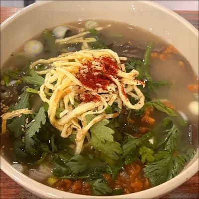 손재명 손칼국수 (애호박·달걀지단)