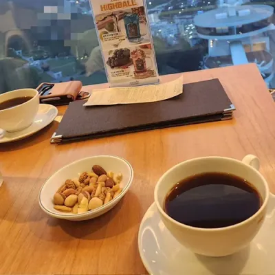 도심뷰 카페 핸드드립 커피 + 견과류 세트