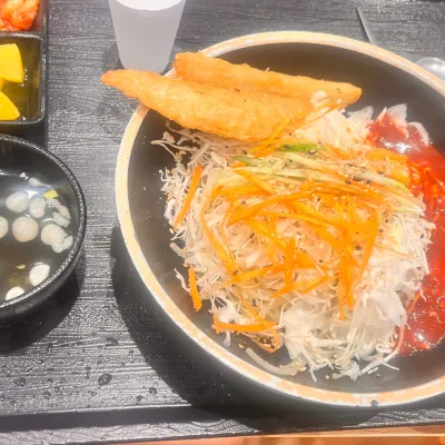 비빔쫄면과 튀긴만두